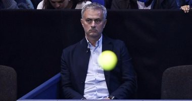 بالصور.. مورينيو يهرب من ضغوط اليونايتد بمشاهدة مباراة تنس بحضور بيكيه