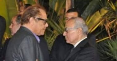 أحمد شفيق ينعى محمود عبد العزيز: فقدنا رجلاً أحب تراب مصر