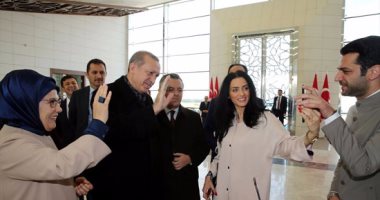 بالفيديو والصور.. أردوغان "خَاطْبة"..يطلب يد ملكة جمال المغرب لممثل تركى