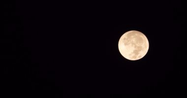 قراء اليوم السابع يشاركون بصور لظاهرة القمر العملاق بمصر والكويت وروسيا