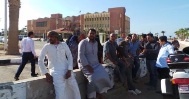 مئات المواطنين بجنوب سيناء يعترضون على استبعادهم من "إسكان المحافظة"