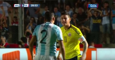 بالفيديو.. بعد سب مدافع الأرجنتين.. رودريجيز يشتبك مع الحكم فى نفق "الملعب"
