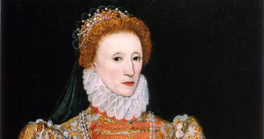 بالصور .. كيف تطور لبس الملكات من أول "إليزابيث" لأخر "إليزابيث" ؟