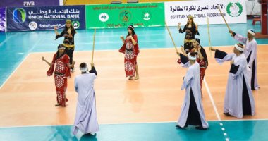 بالصور .. الفنون الشعبية تسيطر على افتتاح البطولة العربية للطائرة