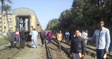انتظام حركة قطارات قبلى بعد سحب قطار القاهرة أسوان المتعطل بمحطة المنيا 