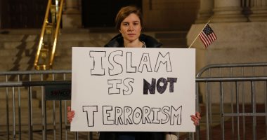 بالصور.. تظاهرات أمام برج ترامب اعتراضا على اختيار فريق الأمن القومى