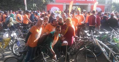 بالصور.. شباب المنوفية يحتفلون مع سفارة هولندا باليوم البرتقالى للدراجات