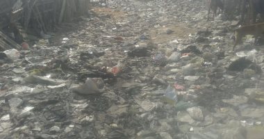 بالصور.. شكوى من تراكم القمامة بمنطقة الرشاح فى مدينة السلام