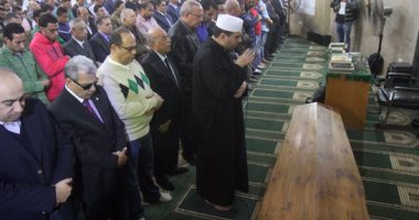 وصول جثمان يحيى الجمل إلى مسجد الجامعة استعداداً لصلاة الجنازة