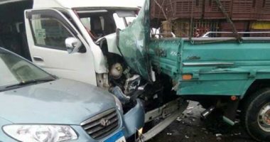مستشفى سوهاج العام يستقبل 5 مصابين فى حادث تصادم بين سيارتين بطريق جرجا