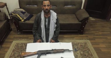 ضبط عامل بحوزته بندقية آلية فى منشأة ناصر