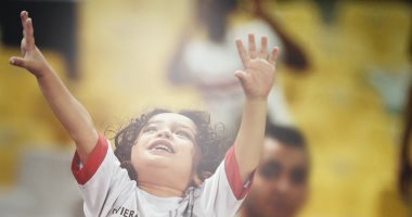 نادى الزمالك ينشر صورا لأطفال مع اللاعبين احتفالا بيوم الطفل