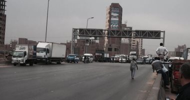 أهالى قرية ميت ربيعة يقطعون طريق بلبيس القاهرة بعد إصابة حامل فى حادث تصادم