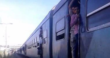 بالفيديو.. زحام وتدافع ركاب قطار بورسعيد بسبب قلة الرحلات اليومية  