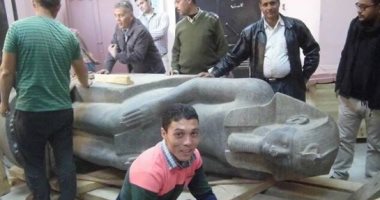 "الآثار" تنقل تمثال أمنحتب الثالث من المنيا تمهيدا لعرضه بحديقة متحف الأقصر