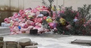 بالصور.. انتشار القمامة داخل مستشفى الميرى بالإسكندرية
