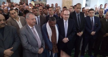 محافظ بنى سويف يقدم واجب العزاء فى شهيد القوات المسلحة