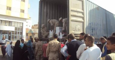 القوات المسلحة توزع كراتين مواد غذائية بسعر 25 جنيها لأهالى الغردقة