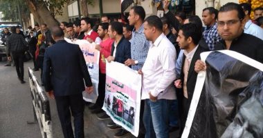 حاملو الماجستير يعاودون التظاهر أمام مجلس الوزراء للمطالبة بالتعيين