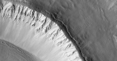 اكتشاف غطاء جليدى ضخم على كوكب المريخ