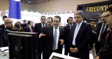بالصور.. وزيرا الطيران والاتصالات يتفقدان معرض مصر للتكنولوجيا