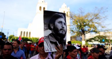 الكوبيون يحتشدون فى ميدان الثورة لوداع كاسترو