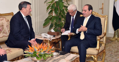 وزير خارجية أوروجواى يغادر القاهرة بعد زيارة ألتقى خلالها الرئيس السيسي