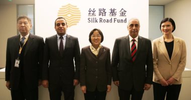 السفير المصرى فى بكين يلتقى رئيسة أكبر صندوق استثمارى بالصين
