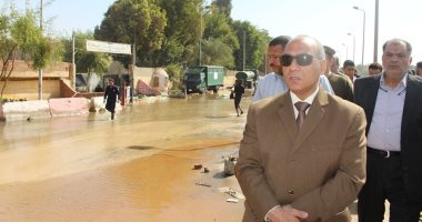 مدير أمن أسوان يتفقد موقع كسر خطوط المياه بشارع السماد