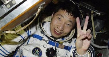 أول رائد فضاء صينى: سمعت أصواتا غريبة أثناء رحلتى فى الفضاء