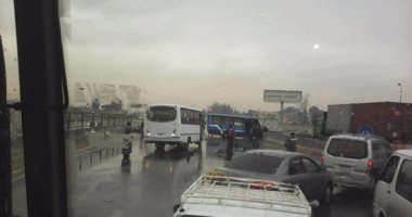 قارئ يشارك بصور لحادث سير على الطريق الدائرى بسبب الأمطار