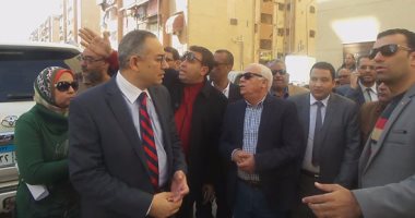 بالصور.. نائب وزير الإسكان يتفقد مشروعات تطوير العشوائيات فى بورسعيد