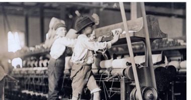 بالصور.. تعرف على التاريخ السرى لأمريكا فى عمالة الأطفال