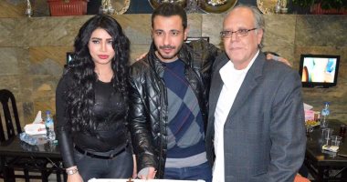بالصور.. محمد نجاتى ومروى اللبنانية يحتفلان بفيلم "الفندق"