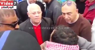 بالفيديو.. مواطن لمحافظ بورسعيد:"السكر بـ14 جنيه والغضبان: أنت إخوانى 