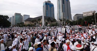 بالصور.. الآلاف من المسلمين فى إندونيسيا يتظاهرون ضد حاكم جاكرتا