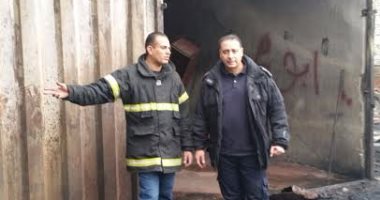 بالصور.. فريق البحث الجنائى يعاين آثار حريق مصنع أقطان بالقليوبية  