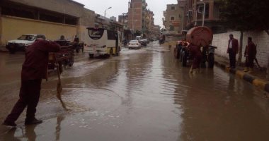 بالصور ..رفع مياه الأمطار من شوارع كفر الشيخ 