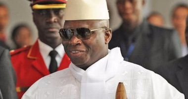 قائد جيش جامبيا ينضم للمحتفلين فى الشارع بتنصيب الرئيس الجديد
