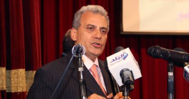 رئيس جامعة القاهرة: "الدولة بتعلم ببلاش واللى عايز يعمل ماجستير يجيب حقها"