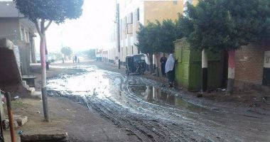 أهالى قرية نتما بالبحيرة يستغيثون من غرق الشوارع فى مياه الصرف الصحى