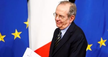وزير اقتصاد إيطاليا يتغيب عن اجتماعين في بروكسل بعد هزيمة حكومته في استفتاء