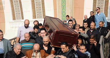 وصول جثمان زوجة محمد صبحي لمسجد الشرطة فى أكتوبر