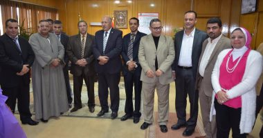 محافظ الاسماعيلية يلتقى رئيس حزب مصر المستقبل ضمن مبادرة محو الامية