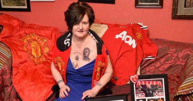 بالصور.. معشوقة "مورينيو" ترسم الوشم الرابع لمدرب مانشستر يونايتد 