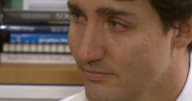 بالفيديو.. رئيس الوزراء الكندى يبكى خلال لقائه بلاجئ سورى
