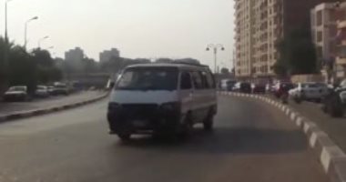  سائق ميكروباص يحتجز الركاب بطريق الإسماعيلية لإجبارهم على دفع أجرة "زيادة" 
