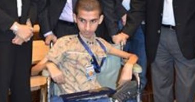 بالصور.. قارئ من ذوى الاحتياجات الخاصة يحصل على 98% بالثانوية:"حلمى لقاء السيسى"