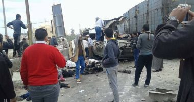 مصرع شخص وإصابة 3 آخرين فى تصادم 3 سيارات بطريق القاهرة السويس الصحراوى