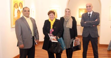 الفنانون التشكيليون يتحدون الإرهاب بافتتاح معرض زينب السجينى وأحمد عبد الكريم  